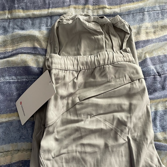 Lululemon Essential Affinity Midrise Jogger - Picture 2 of 4